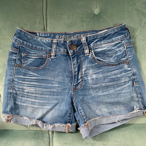 AMERICAN EAGLE midi denim shorts SIZE 6 - Picture 2 of 4